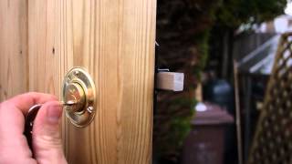 Cays / Gatemate Long Throw Gate Lock in Operation