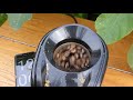 pražení kávy v upraveném popkornovači. roasting coffee in modified popcorn popper.