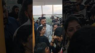 ಅಭಿಮಾನಿಗಳಿಗೆ ಫೋಟೋ ನೀಡಿ ಹೊರಟ ಕಿಚ್ಚ ಸುದೀಪ್ | Kichcha Sudeep | Kiccha Sudeep | Max The Movie | #Shorts