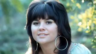 She Chose The Wrong Bikini For Beach And It's A Feast For Your Eyeballs | Linda Ronstadt