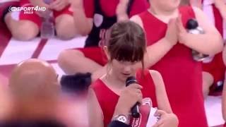 Κοριτσάκι μπερδεύει ύμνο Ολυμπιακού με Εθνικό ύμνο