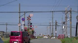 00642　和歌山競輪場の近くの紀ノ川堤防の踏切