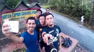 Walking in the Mount Pulai