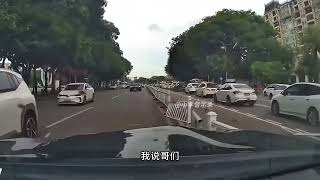 强行加塞 路怒症强行加塞，直接美式截停道路千万条安全第一 行车记录仪 行车安全 交通事故 驾驶技巧