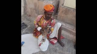 ರಾಜಸ್ಥಾನಿ ಕಲಾವಿದ ಜೈಪುರದ ಕೊಟೆಯಲ್ಲಿ, A Rajasthani artist in a fort in Jaipur