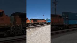 BNSF four unit double stack train speeds westbound 70mph. 5/4/23 nice horns!