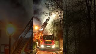 Scheunenbrand in Dresden - #Feuerwehr rettet Wohnhaus 🚒