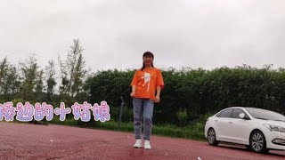 鬼步舞《桥边的小姑娘》旋律优美舞步好看快跟风学不要落伍