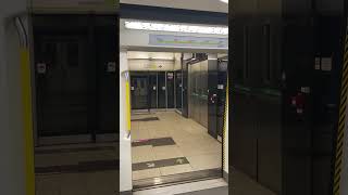 港鐵 MTR 南港島綫北車長春列車 SIL CNR Changchun S-Train 車門關上 Doors Closing