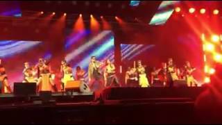 Kala Chashma - Full Video | Dream Team Tour | Katrina Kaif, Siddharth Malhotra | Baar Baar Dekho