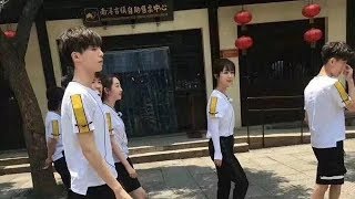 陈立农录制《高能少年团》路透照，与众人形成强烈的身高差