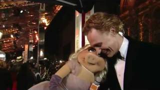 Tom Hiddleston with miss Piggy!!