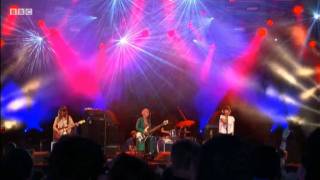 Warpaint perform 'Undertow' at Reading Festival 2011 - BBC