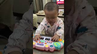 cute babies play together, funny kid video 有一个超级可爱的小宝宝，逗你开心，妈妈的小心肝，混血宝宝搞笑日常，可爱到爆炸的小朋友#shorts