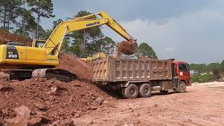 KOMATSU PC200รุ่น8 ຈົກດິນໃສ່ ລົດດ້າມ10ລໍ້