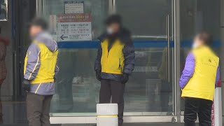 中여객선 관문 인천항…고령 안내직원은 맨얼굴 / 연합뉴스TV (YonhapnewsTV)