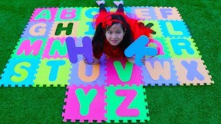 Jannie Pretend Play Learn Alphabet to the English ABC Song