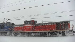 雪の中の無動力回送EF510-503+DE103506（無動力）高速貨物3097ﾚ