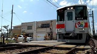 ［スリル満点！］離宮道踏切を通過する電車たち