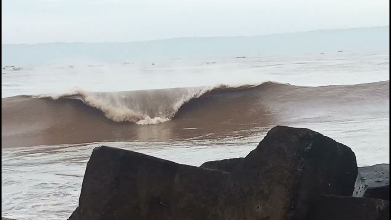 Ganasnya Ombak Pantai Selatan. Puger. Jember. Jawa Timur - YouTube