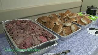 BATAVIA/Neighborhood buys meals from two local restaurants for Tops workers