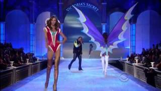 Kanye West performs `Stronger` at the Victoria's Secret Fashion Show 2011