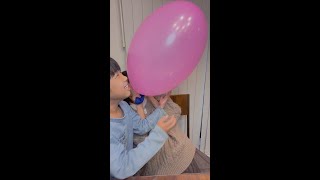 I inflated a huge balloon巨大風船を膨らましてみたfunny video😂