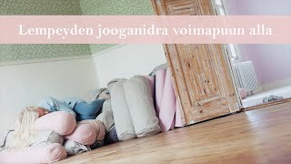 Lempeyden jooganidra  - voimapuun alla valopilkun matkassa