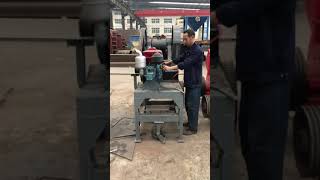 柴油机带动小颚式破碎机 Small jaw crusher driven by diesel engine