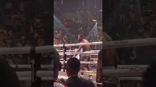 BUD CRAWFORD DOES A ROBERTO DURAN - CALLS OUT CHARLO RINGSIDE