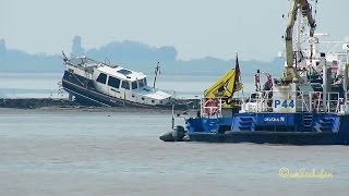 Emden salvation prepair damaged ship Havarist Vorbereitung Bergung police floating crane tugs