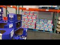 Замерзаю в холодильной комнате costco. Море молока сливок