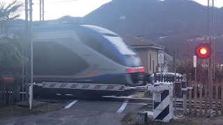 Passaggio a livello // Level crossing // (Omegna)