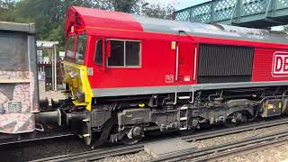 66012 6M28 Crawley Foster Yeoman to Acton T.C. @ Salfords (Surrey) 5th October 2024.