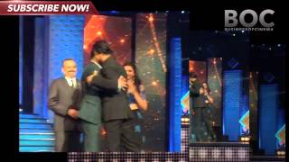 Salman Khan and Shahrukh khan hug each other again STAR GUILD AWARDS 2014