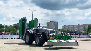 Презентация первого в Беларуси беспилотного трактора прошла в Минске