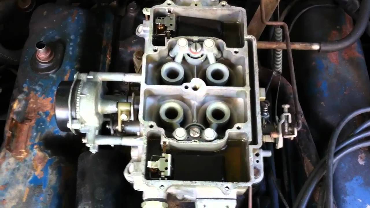 Autolite 4100 Running Without The Top On - YouTube