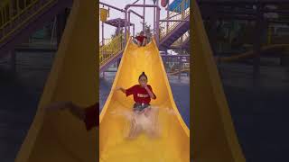 Đi công viên nước chơi cùng Tú với Bé Dzàng