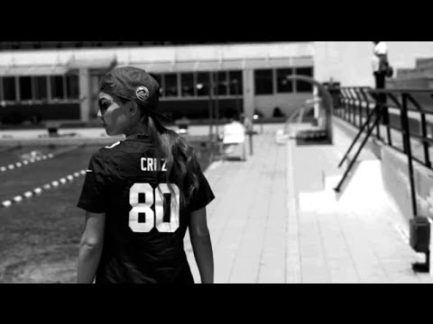 Κατερίνα Στικούδη  Δείτε το νέο της street video clip “Η γεύση της ζωής μου”! 