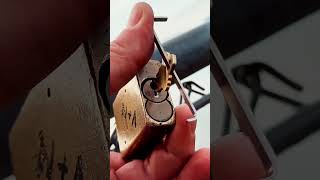 Bumping American Lock 3600 with CI bump key and hammer #lockpicking #security #mimedianaranja #love