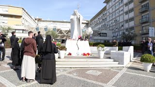 Papa Francisco, ainda em ‘estado crítico’, teve ‘boa noite’ | AFP