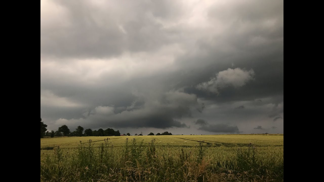 Unwetter Mit Gewittern Und Starkregen Erreichen Das Ruhrgebiet Bei ...