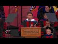 david muir delivers the keynote address at uw madison s spring commencement 2018