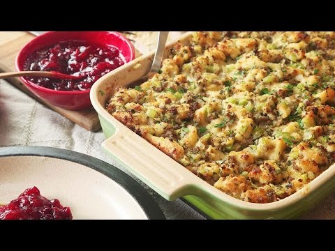 Classic recipe for sage and sausage filling (dressing)