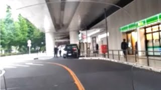 歩行者飛び出し注意　千駄ヶ谷駅前　渋滞時⚠️　横断歩道外の子供事故あり Narrow road with a hitch is easily rushed out by children.