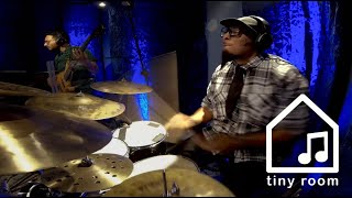 Spherical - Terreon Gully (Tiny Room Live Performance)