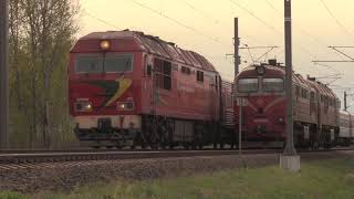 2M62UM-0383 and TEP70BS-003 with passenger train between Kyviskes and Pakene