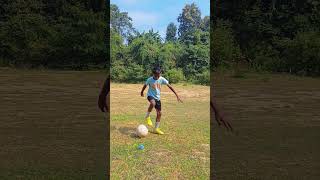 ⚽Football nutmeg ✨ Skill 🌟 #cristianoronaldo #viralvideo #soccer #football #nutmeg #athlete