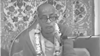 Prabhupada 0886 వ్యక్తి భాగవతాన్ని లేదా పుస్తక భాగవతాన్ని, మీరు ఎల్లప్పుడూ సేవించండి