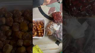 Kuwaitలో ఎన్ని రకాల dates ఉన్నయో చూడండి🤌🏻🌴#youtubeshorts #dates #food #kuwait #yt